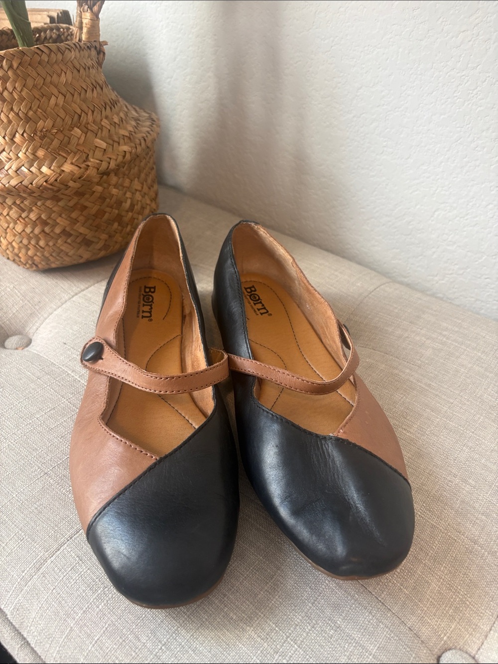 Born Two-Tone Brown and Black leather Mary Jane Flats 8.5